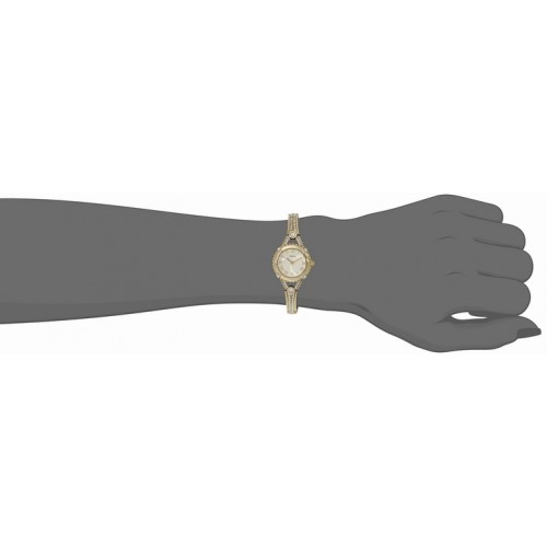 Đồng hồ lắc tay nữ Guess U0135L2 mạ vàng đính đá - Sự kết hợp tinh tế giữa màu vàng óng ánh và sự đính đá lung linh mang đến vẻ đẹp chỉ có trong tầm tay của phái đẹp. Đồng hồ lắc tay nữ Guess U0135L2 là lựa chọn hoàn hảo cho những sự kiện quan trọng.